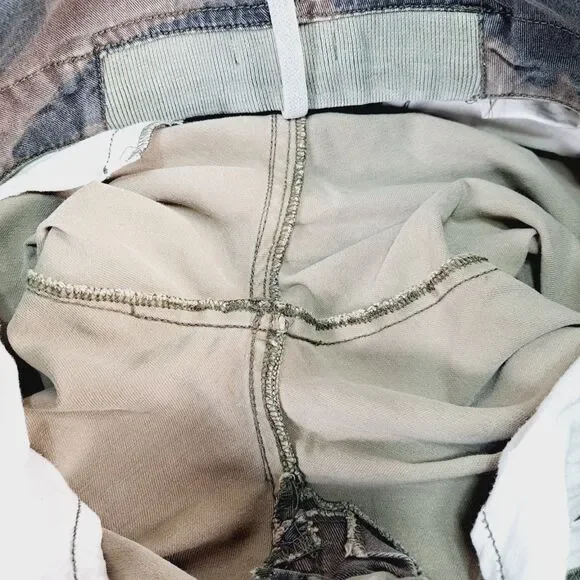 VTG Y2K Guess Camo Cargo Capri Pants Womens Sz 29 Embroidered Flowers Military - Picture 9 of 16